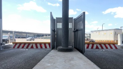 卓奥世鹏 K12 级路障机，高安全级别出入口实体防冲撞落地应用