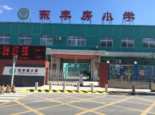 学校升降柱案例